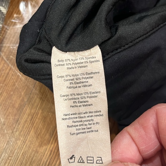 Alo Yoga exercise top - Picture 5 of 5